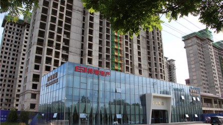 為家鄉(xiāng)臨洮的經(jīng)濟(jì)發(fā)展、城市建設(shè)增磚添瓦